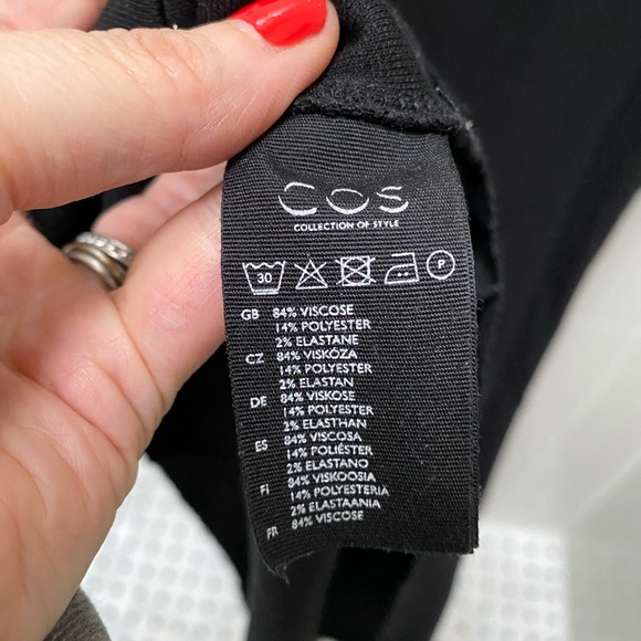 Black COS sleeveless dress with asymmetrical hem. - Picture 4 of 5